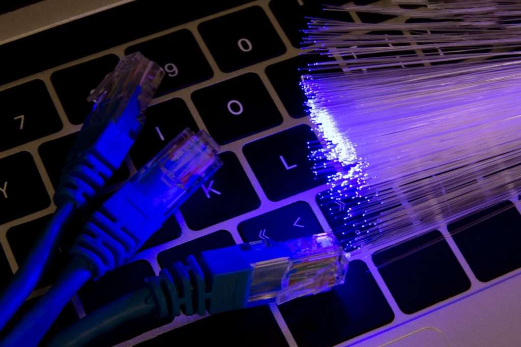 Internet con fibra óptica y ADSL